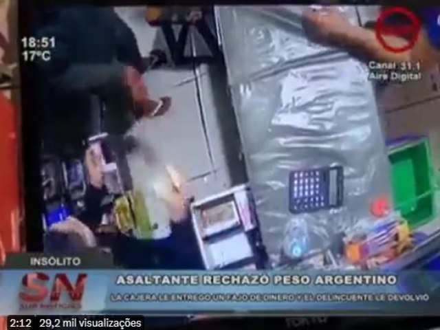 VÍDEO: Ladrão desiste de roubo ao ver que moeda era argentina