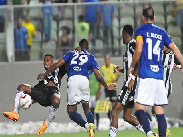 Cruzeiro e Atltico empatam em clssico tenso pelo Mineiro