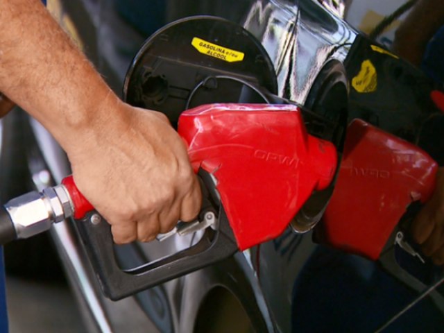 Gasolina sobe 9% e fica mais cara em todas as regiões