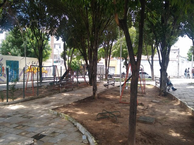 Comunidade pede recuperação da Praça Juvêncio Santana (PRAÇA DO MUNICIPAL), em Juazeiro do Norte/CE