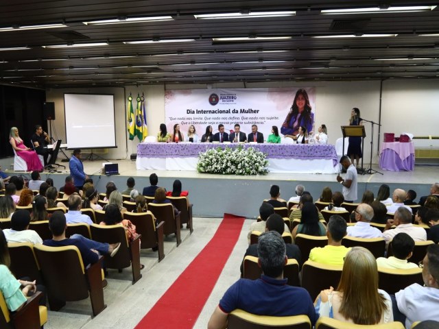 Mês da Mulher: Sessão Solene realizada pela Câmara de Juazeiro é marcada por homenagens à presidenta Dra. Yanny
