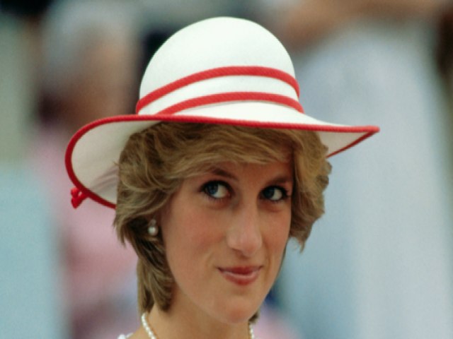 25 centmetros: cartas da Princesa Diana com contedo sexual so vendidas por fortuna