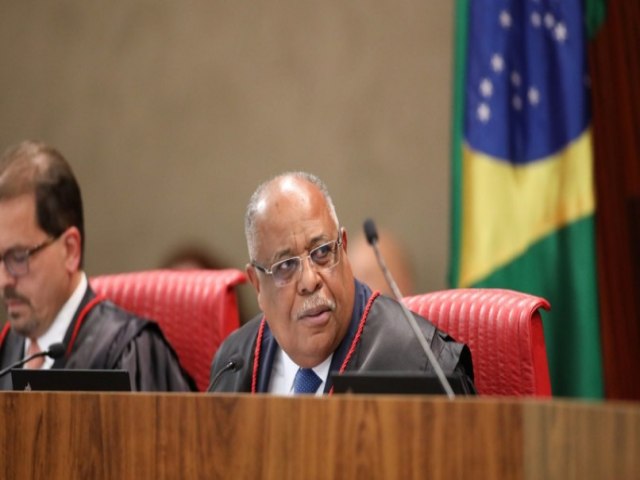 Julgamento no TSE: relator vota para condenar Bolsonaro