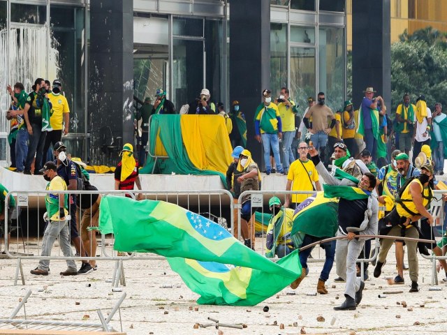 Exrcito afirma que no agiu previamente porque governo Lula no convocou tropas para evitar atos do 8 de janeiro