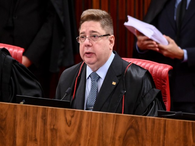 Ministro do TSE abre divergncia em julgamento de Bolsonaro