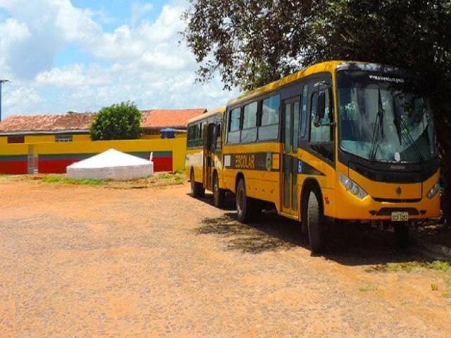 Menino de 4 anos é esquecido dentro de ônibus escolar por mais de 4 horas no Interior do Ceará
