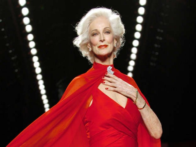 Com 92 anos, ela é a supermodelo mais veterana da história