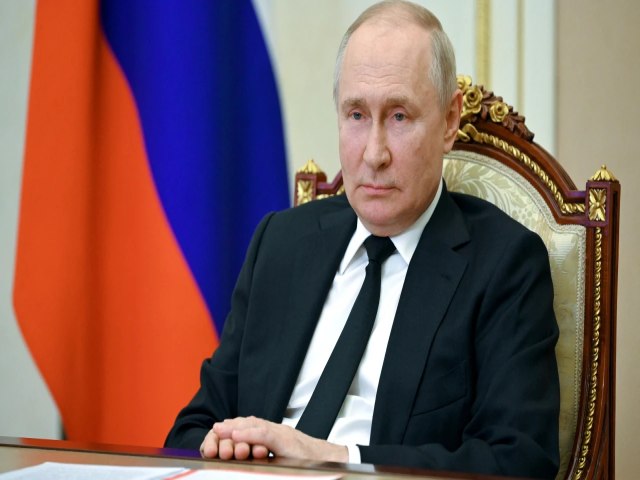 Homem é condenado a oito anos de prisão por criticar Putin na Internet