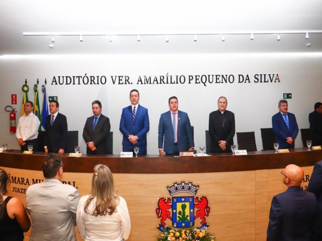 Em sessão solene, Câmara de Juazeiro do Norte entrega 47 títulos de Cidadão Juazeirense e inaugura auditório