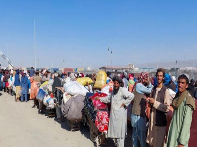 Milhares de afegãos deixam território paquistanês após ameaças de expulsão