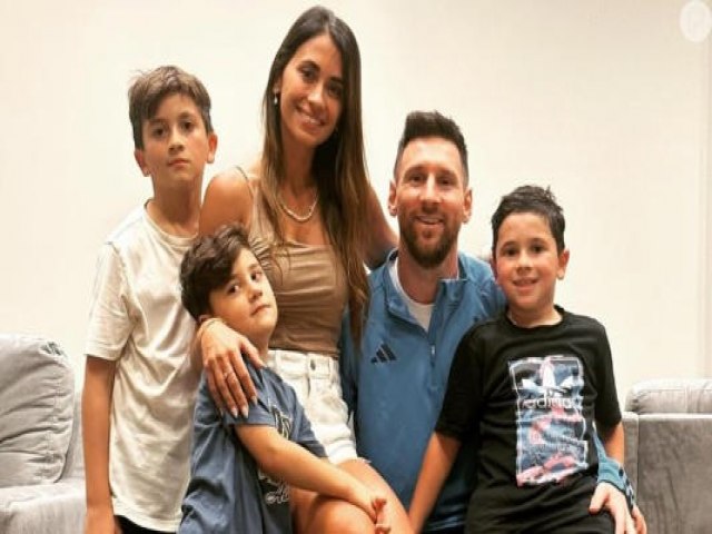 Messi e Antonella Roccuzzo fazem aparição pública com filhos após boatos de traição e separação