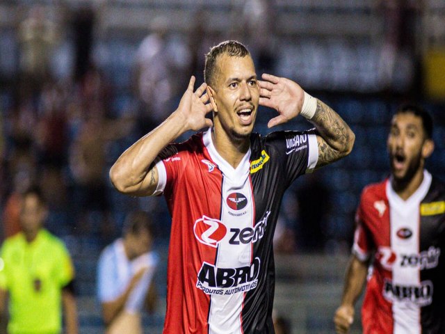 Com gol de Marcelinho, Ferrovirio vence Londrina e se aproxima do G-8 da Srie C
