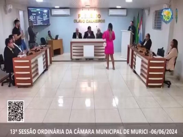 Grvida invade sesso da Cmara para cobrar paternidade de vereador em Alagoas
