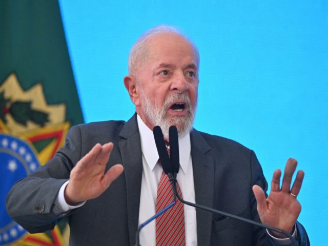 Temendo ser hostilizado, Lula cancela viagem a trs estados