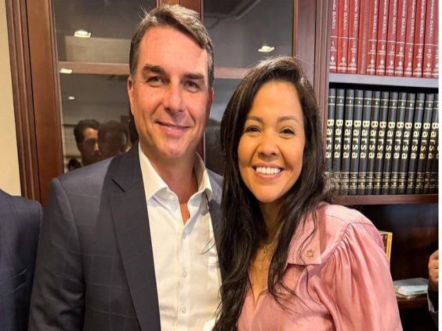Fl�vio pode escolher vereadora evang�lica como vice, diz jornal