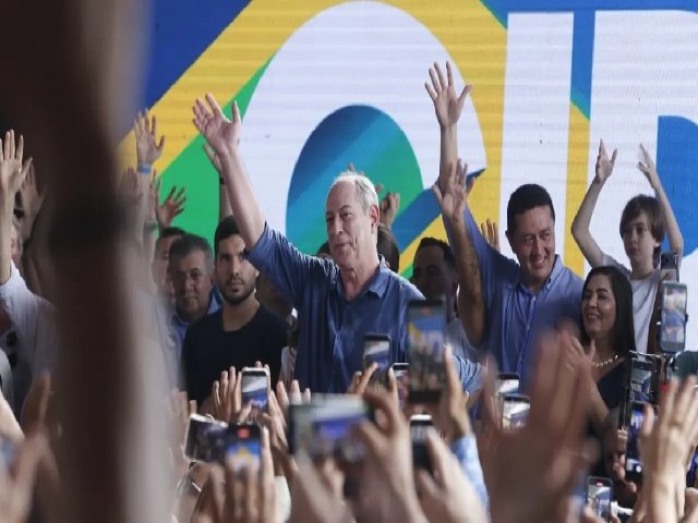 Ciro lan�a pr�-candidatura, fala de lealdade, critica frouxos e diz que vai resolver a Seguran�a