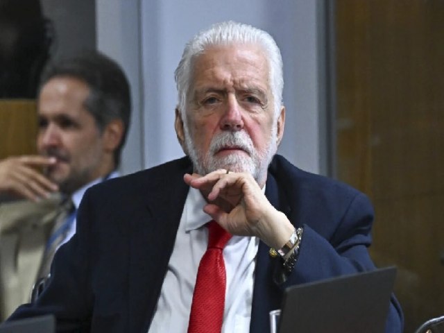 Wagner tentou vender terreno de R$ 15 milh�es ap�s ser alvo da PF