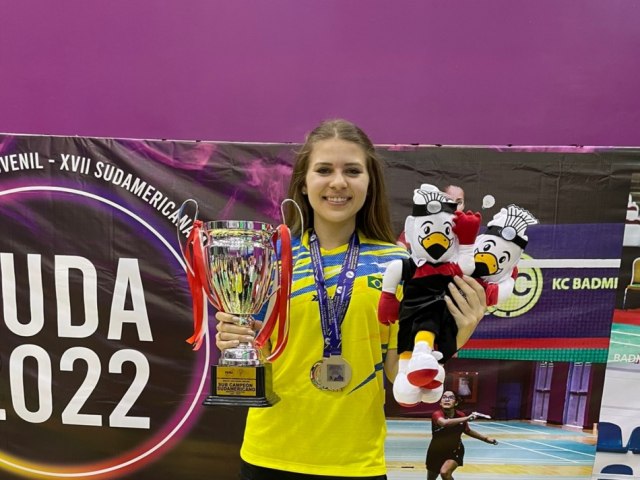 Atleta blumenauense conquista medalhas de ouro e prata no Sul-Americano de Badminton