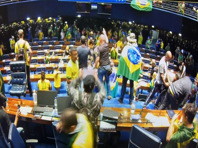 Senadores pedem providncias e repudiam violncia e vandalismo em Braslia