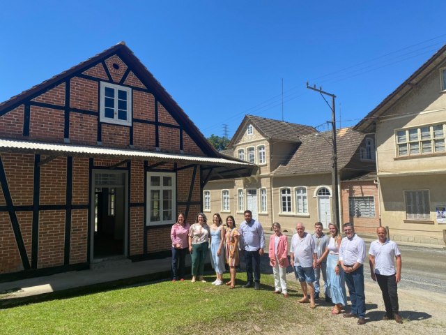 Prefeita em exerccio cumpre agenda no Distrito de Vila Itoupava