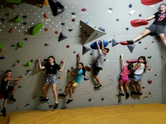 Novo polo de iniciao ao esporte, oferece escalada indoor gratuitamente para crianas e adolescentes