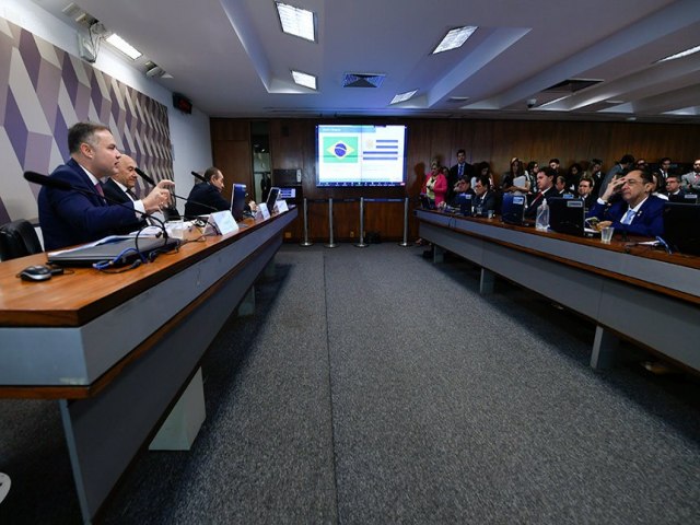 Transportes: senadores pedem retomada de obras e soluo para concesses