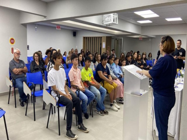 Programa de Iniciao ao Trabalho forma 39 adolescentes