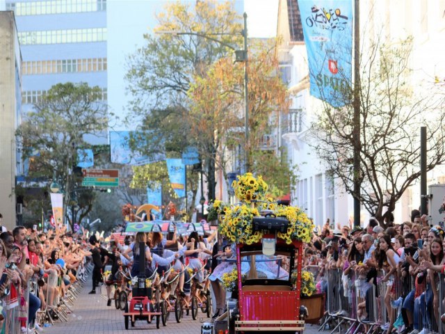 Concurso escolher uma nova atrao para desfiles da Oktoberfest