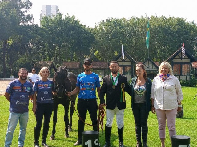 Paratletas de Blumenau conquistam ouro em Concurso de Hipismo Internacional em So Paulo