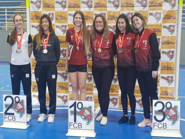 Badminton Blumenau Clube conquista 17 medalhas no Campeonato Regional Sul Brasileiro