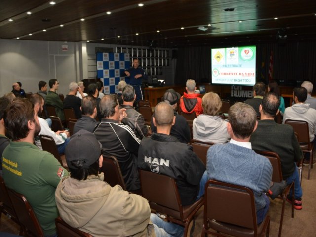 Mais de 200 servidores participam da Semana de Segurana do Trabalho