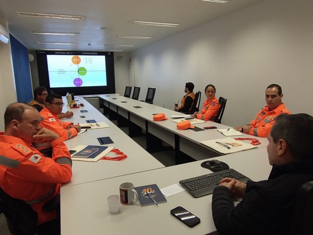 Grupo de Bombeiros de Minas Gerais visita Defesa Civil de Blumenau