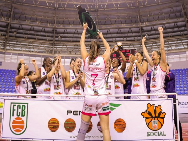 Basquete feminino de Blumenau  campeo da Copa Santa Catarina