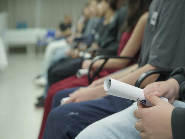 Programa de Iniciao ao Trabalho forma 43 adolescentes