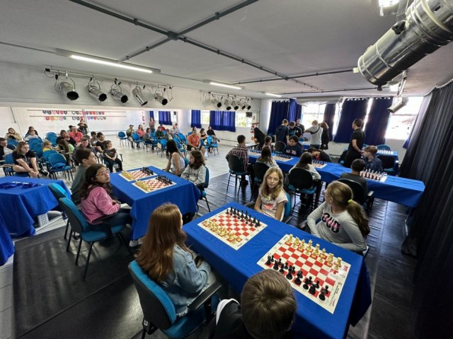 Torneio de xadrez rene alunos na Pr-Famlia