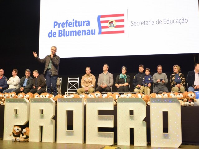 Prefeitura promove formatura do Programa Proerd para mais de 2,6 mil estudantes