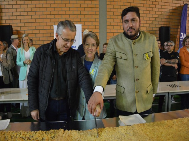 Cuca de Blumenau  certificada oficialmente como a maior do Brasil