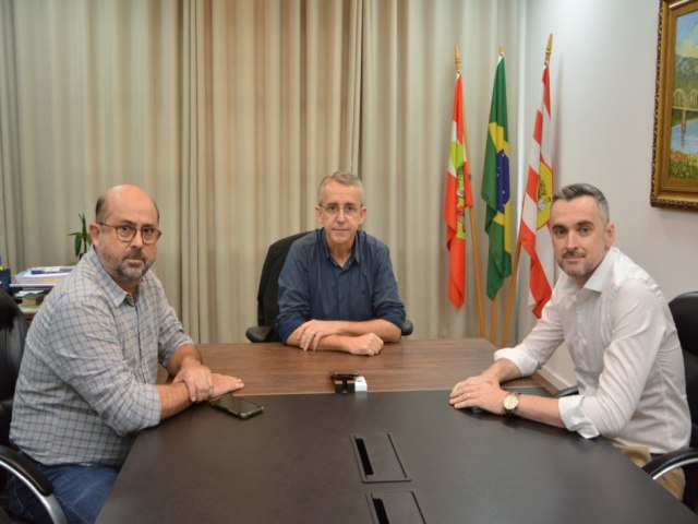 Prefeito Mrio Hildebrandt forma Comisso Tcnica no Samae para realizar levantamento das condies dos reservatrios de gua