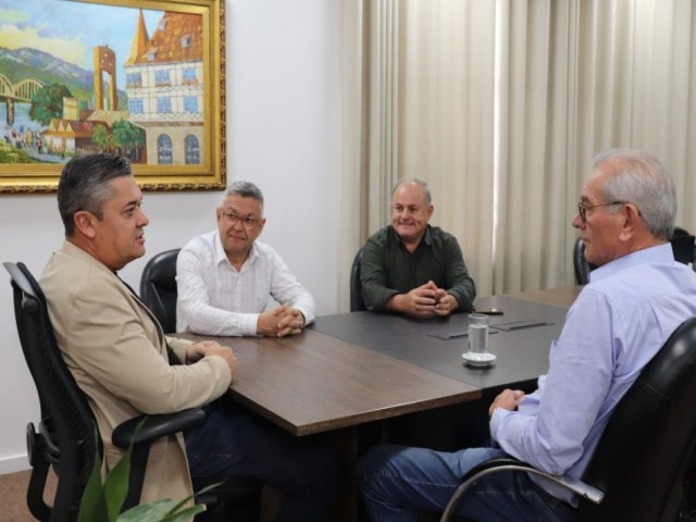 Prefeito recebe secretrio de estado para alinhar aes em prol do desenvolvimento da cidade