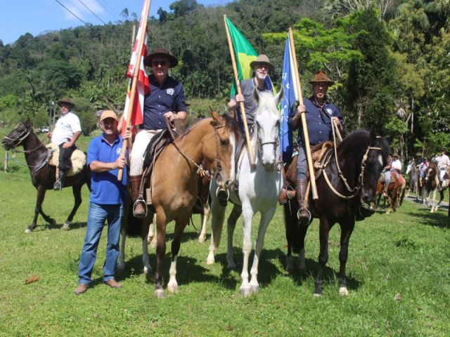 Cavalgada da 1 Semana Farroupilha rene 150 pessoas