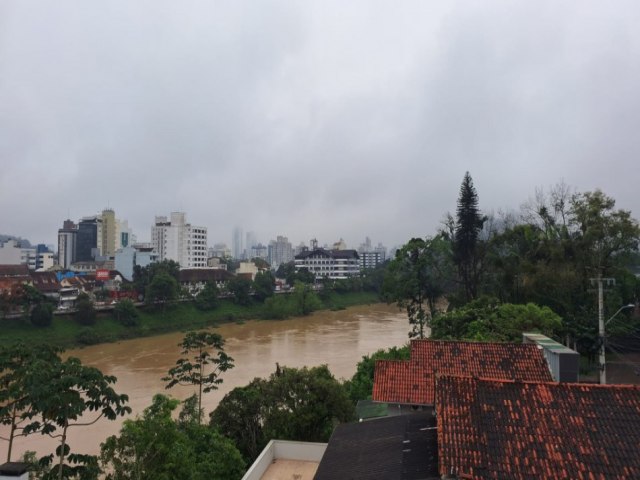 Provas de certames da Prefeitura de Blumenau tm datas reprogramadas por conta das chuvas