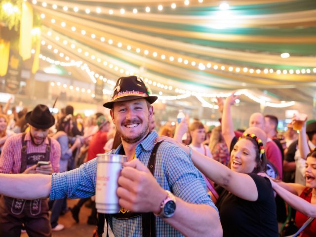 Hoje  dia de tera-feira com entrada gratuita na Oktoberfest Blumenau