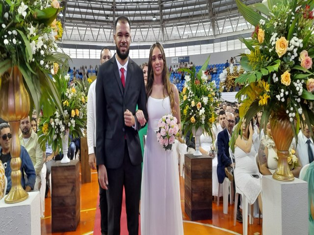 Casamento Coletivo formaliza unio de 181 casais em Blumenau