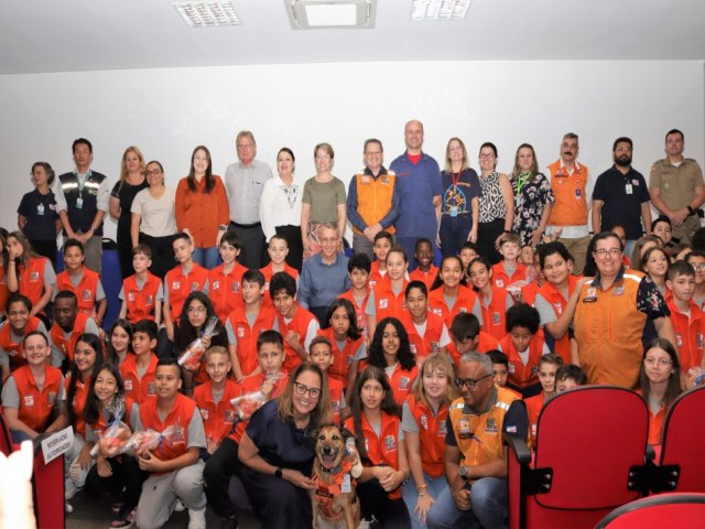 Formatura dos Agentes Mirins gradua 81 estudantes de Blumenau