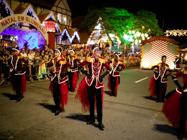 Confira como fica o trnsito nos dias com desfile do Natal em Blumenau