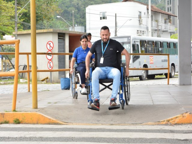 Funcionrios do transporte coletivo participam de capacitao no Dia da Pessoa com Deficincia