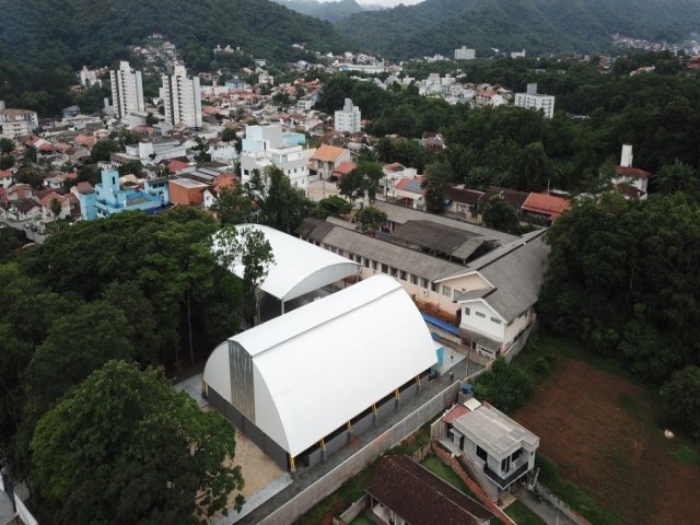 Prefeitura entrega para a comunidade nova quadra na EBM Zulma Souza da Silva