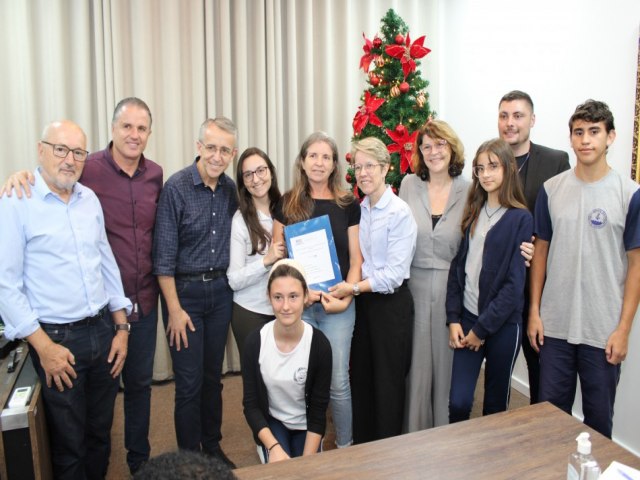 Prefeitura de Blumenau entrega Termo de Quitao de Lotes a sete famlias