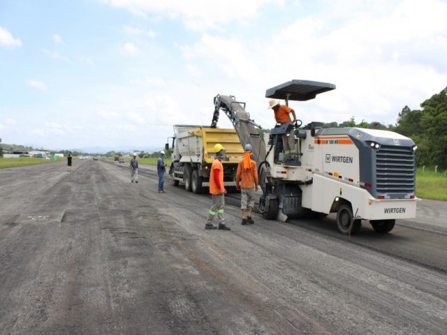 Inicia obra de revitalizao da pista do aeroporto