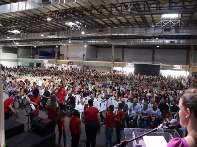 Cerca de 5 mil profissionais da educao so recebidos em cerimnia de abertura do ano letivo